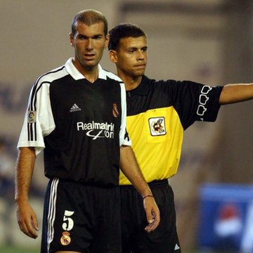 Camisa Retrô Real Madrid 2001-02 away